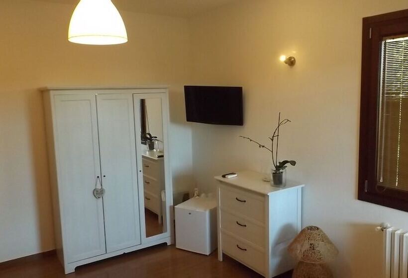 带花园景观的标准三人间, Villetta Del Salento Exclusive B&b