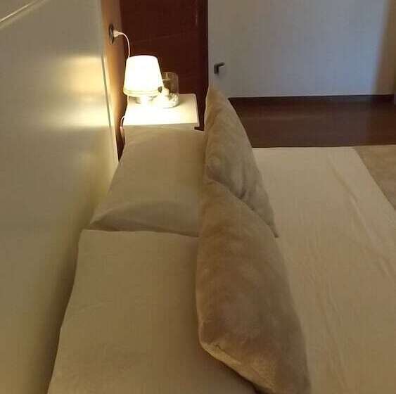 带花园景观的标准三人间, Villetta Del Salento Exclusive B&b