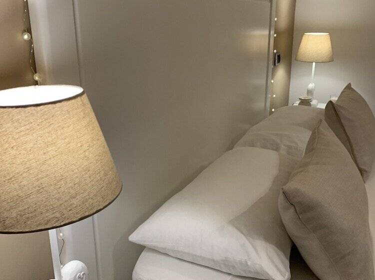 带花园景观的标准三人间, Villetta Del Salento Exclusive B&b