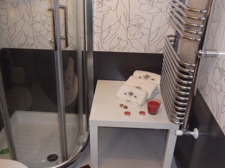 带花园景观的标准三人间, Villetta Del Salento Exclusive B&b