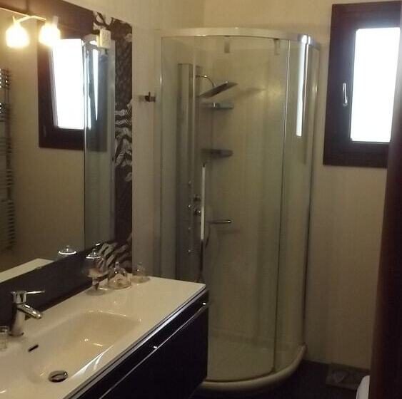 带花园景观的标准三人间, Villetta Del Salento Exclusive B&b