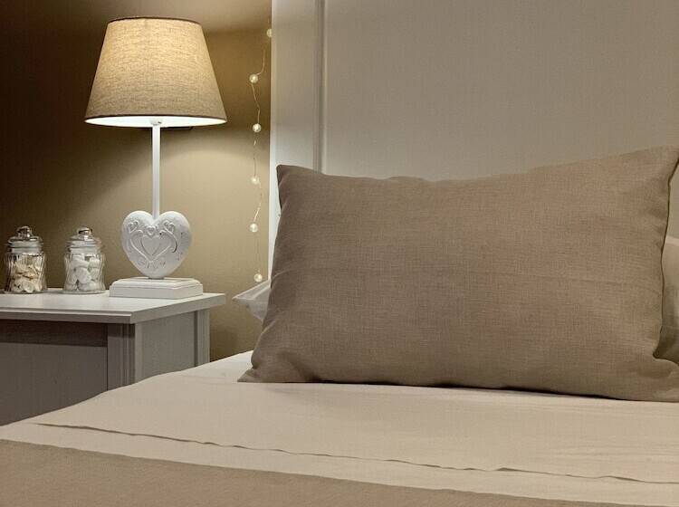 带花园景观的标准三人间, Villetta Del Salento Exclusive B&b