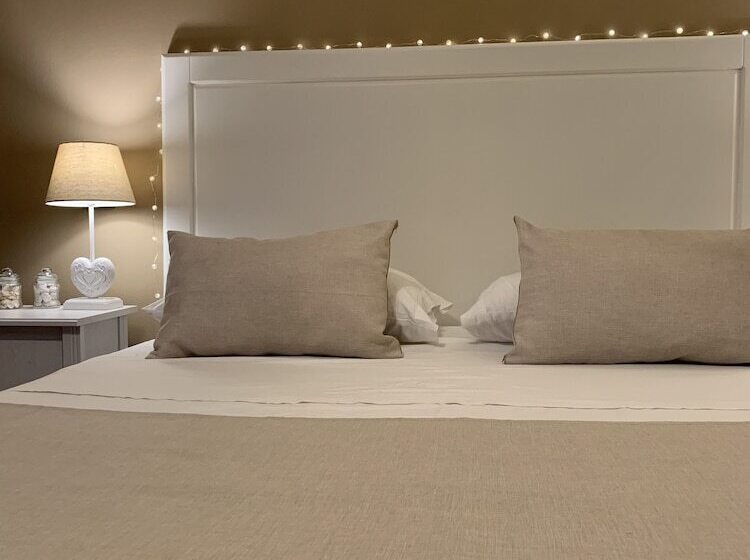 带花园景观的标准三人间, Villetta Del Salento Exclusive B&b