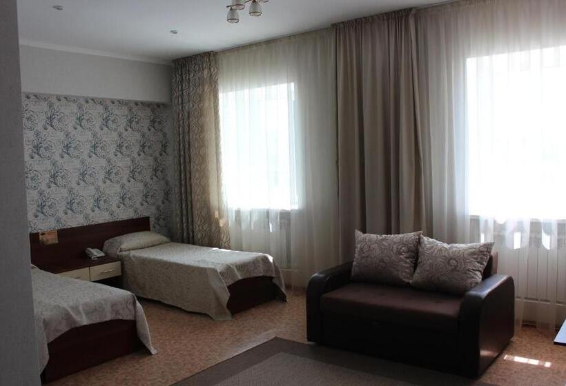 اتاق استاندارد سه نفره, Zumrat