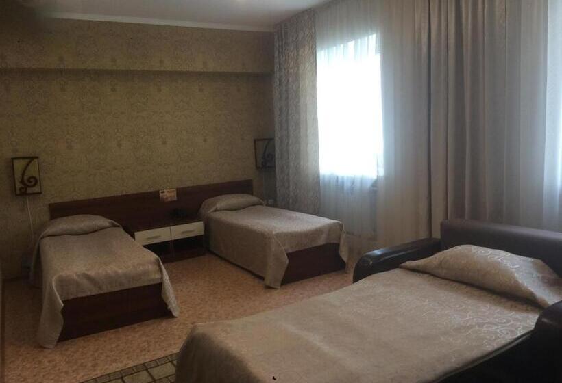 اتاق استاندارد سه نفره, Zumrat