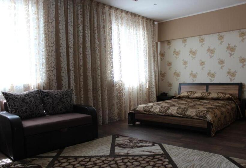 اتاق کلاسیک سه تخته, Zumrat