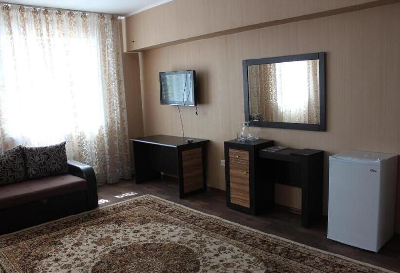 اتاق کلاسیک سه تخته, Zumrat