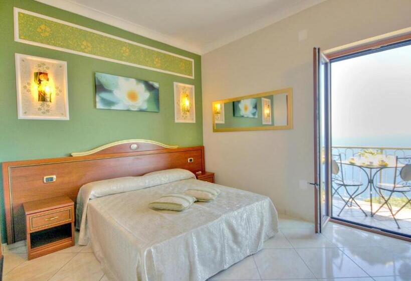 Номер Deluxe Вид на Море с Балконом, B&b Il Pavone