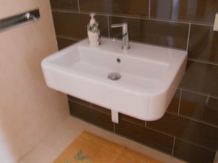 غرفة إقتصادية, Casasolare Rakalia