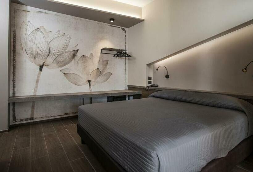 غرفة قياسية مزوَّدة بشُرفة, Dei Nani