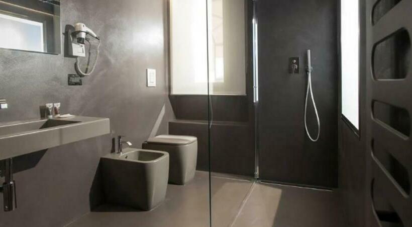 غرفة قياسية مزوَّدة بشُرفة, Dei Nani