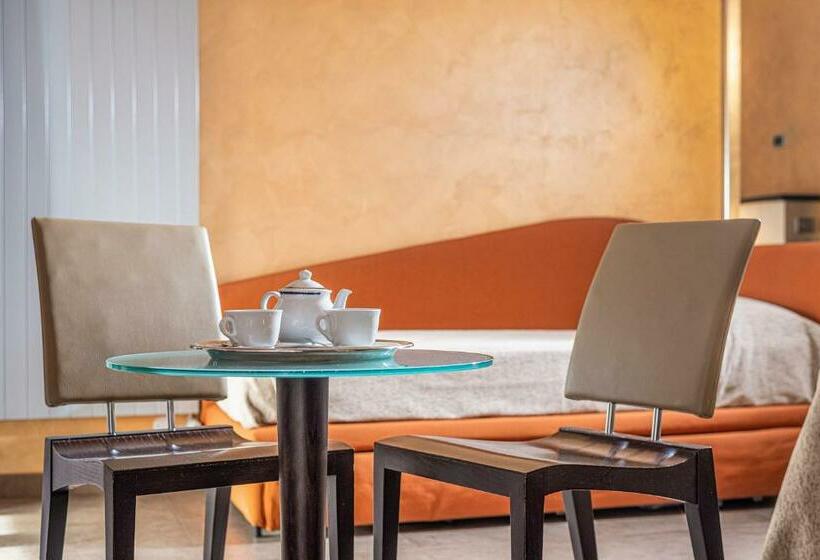 غرفة قياسية ثلاثية مزودة بشرفة, Dei Nani