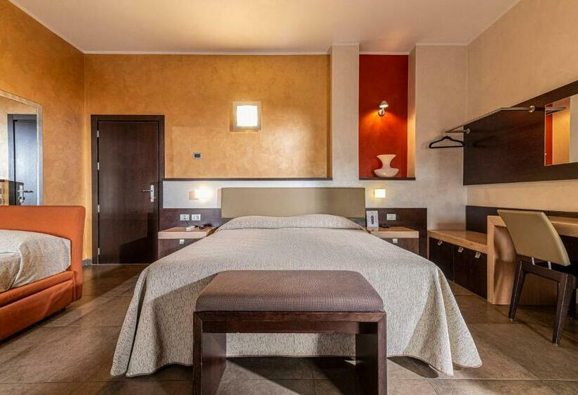 غرفة قياسية رباعية مزودة بشُرفة, Dei Nani