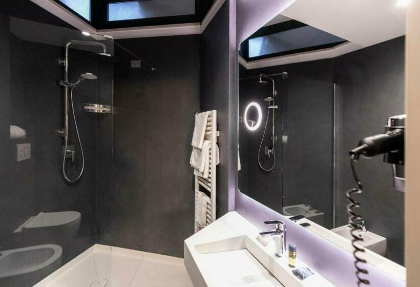 غرفة قياسية رباعية مزودة بشُرفة, Dei Nani