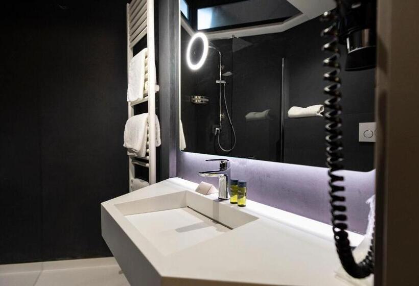 غرفة قياسية رباعية مزودة بشُرفة, Dei Nani