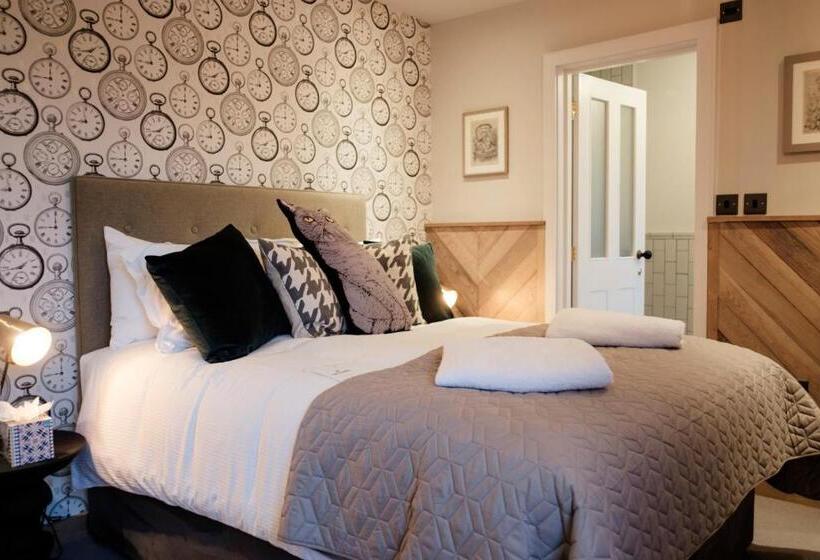 标准间, Head Of The River