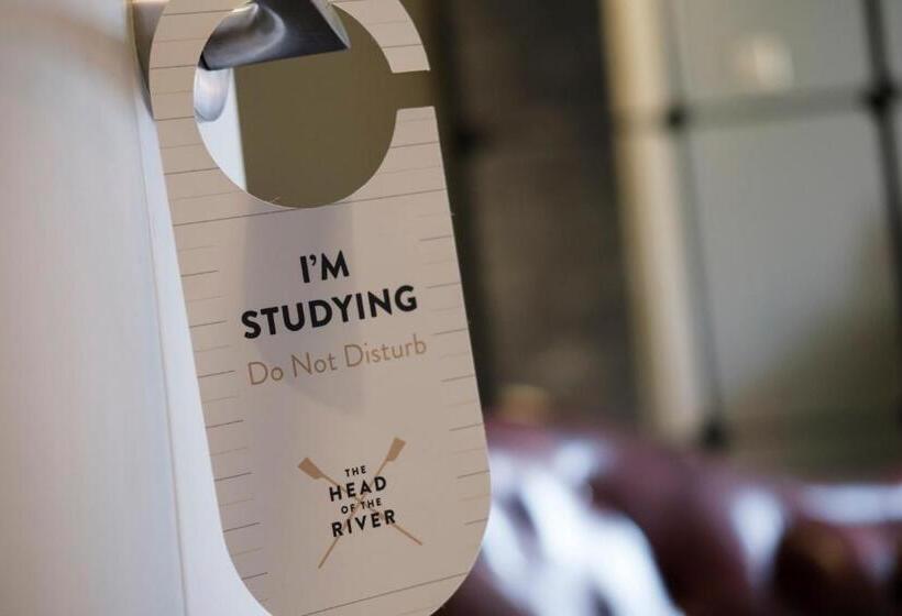 基本间, Head Of The River