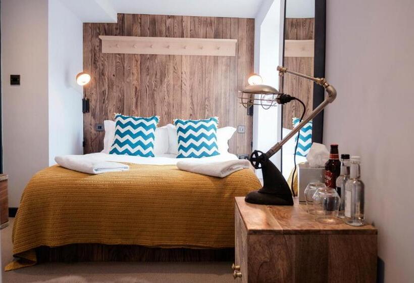 基本间, Head Of The River