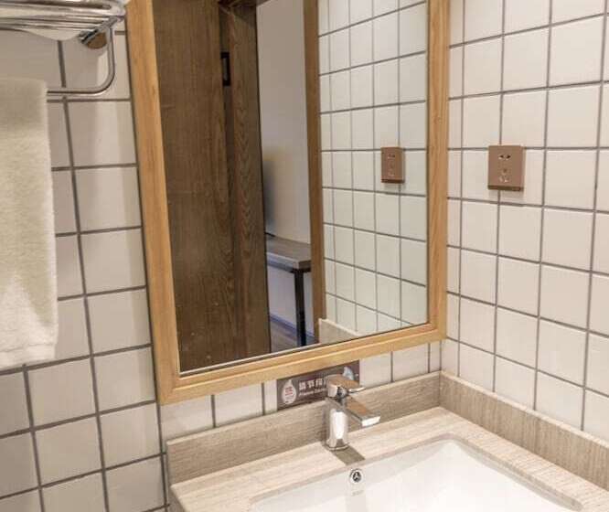 Pokój Deluxe, The Hump Hostel