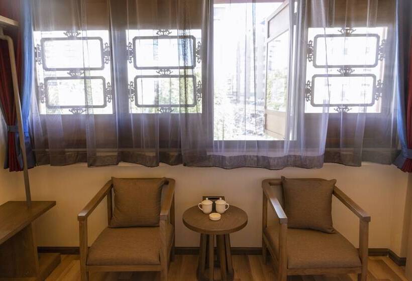 Pokój Deluxe, The Hump Hostel