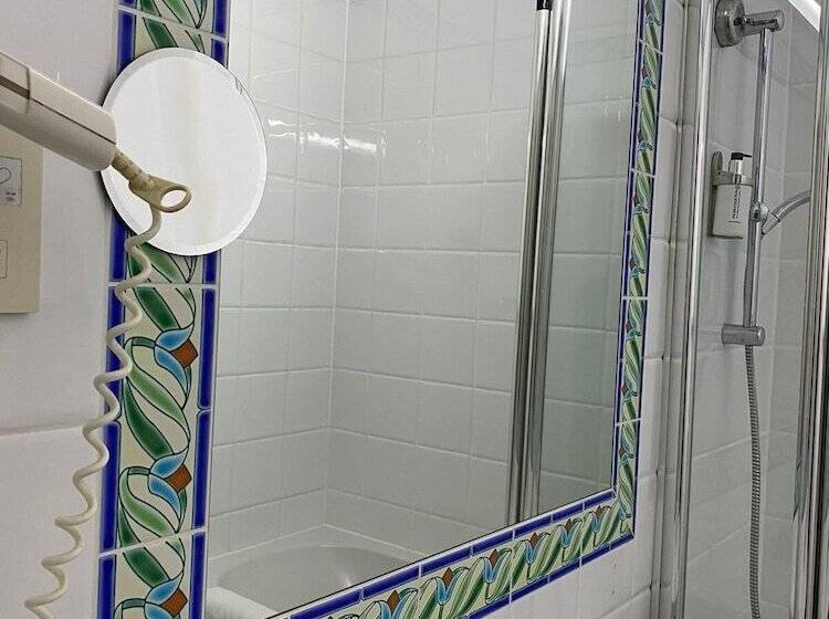 سوئیت راحتی, Boutique Hotel Nossek