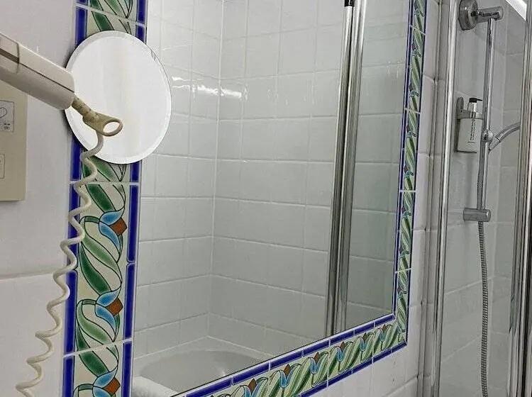 سوئیت راحتی, Boutique Hotel Nossek