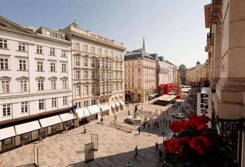 سوئیت راحتی, Boutique Hotel Nossek