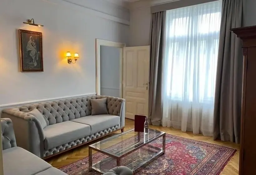 سوئیت راحتی, Boutique Hotel Nossek