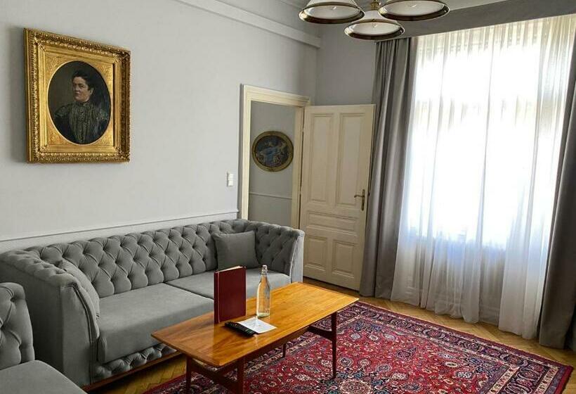 سوییت, Boutique Hotel Nossek