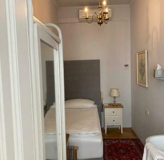 اتاق استاندارد یک نفره, Boutique Hotel Nossek