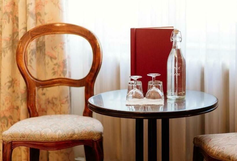 스위트, Boutique Hotel Nossek