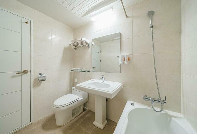 标准间, Samhaein Tourist