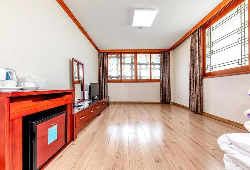 标准间, Samhaein Tourist