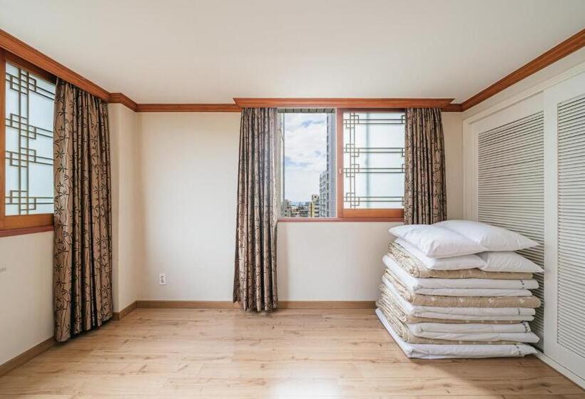 标准间, Samhaein Tourist