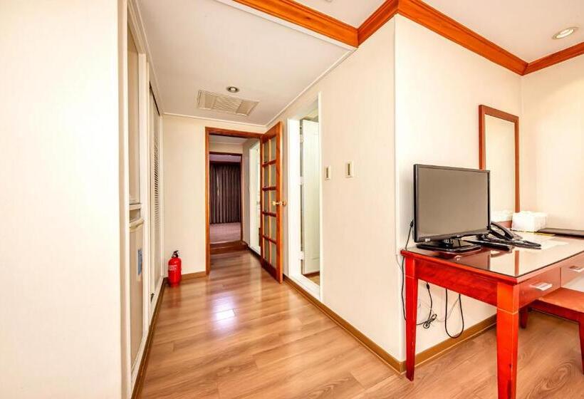 家庭套房, Samhaein Tourist