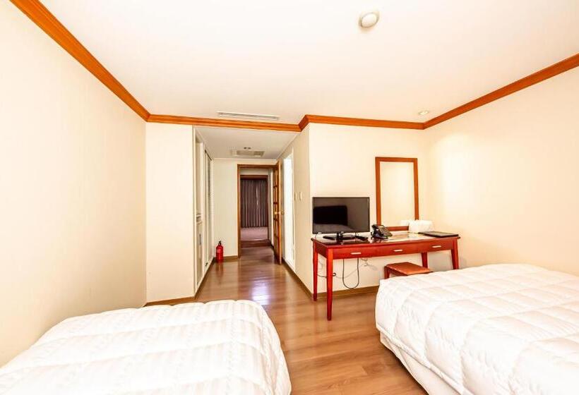 家庭套房, Samhaein Tourist