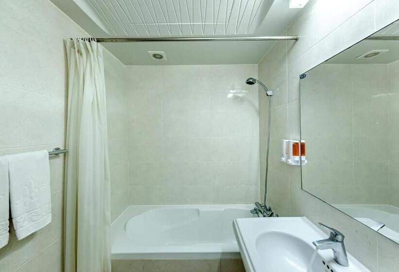 标准间, Samhaein Tourist