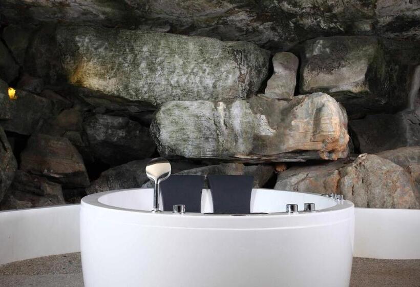 ویلای 1 خوابه, Matinloc Island Resort