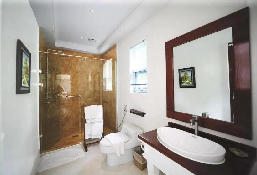 Perhejuniorsviitti, Matinloc Island Resort