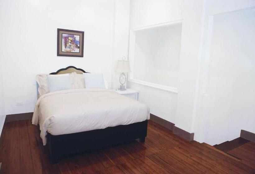 سوییت خانوادگی, Matinloc Island Resort