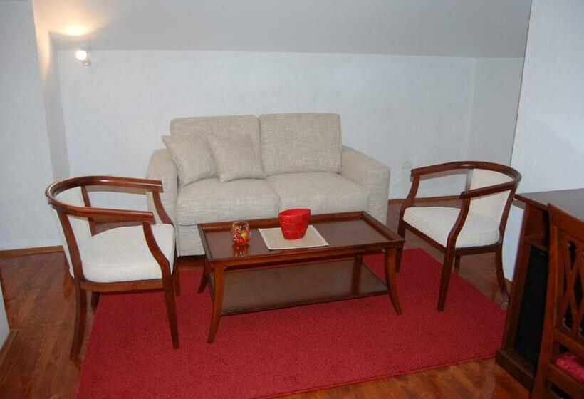 اتاق استاندارد با بالکن, Popova Kula Hotel & Winery