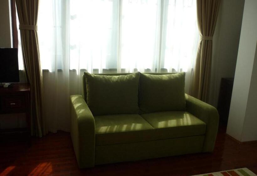 سوییت جونیور لوکس, Popova Kula Hotel & Winery