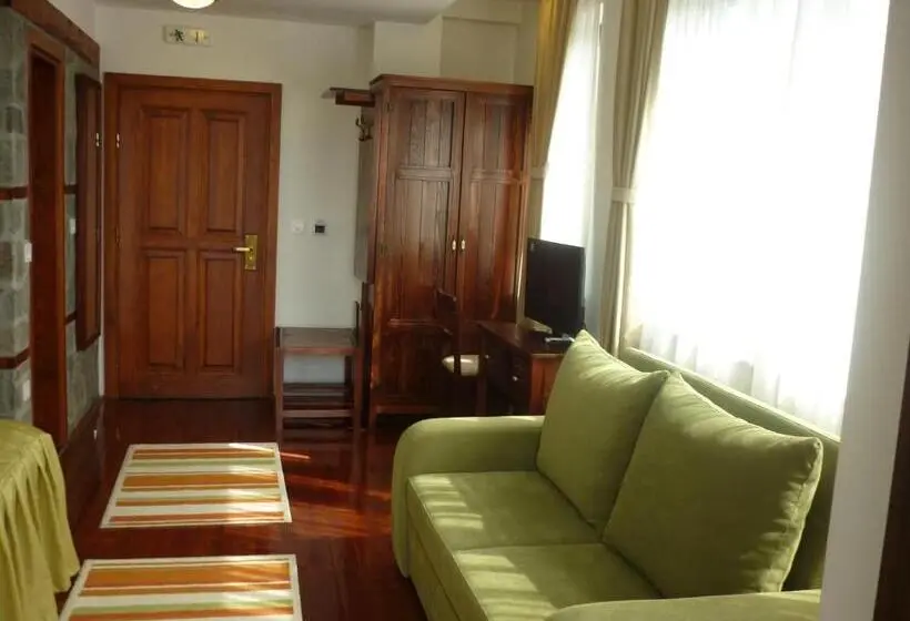 سوییت جونیور لوکس, Popova Kula Hotel & Winery
