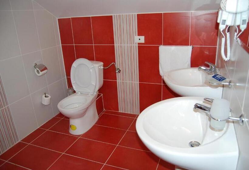 سوییت جونیور لوکس, Popova Kula Hotel & Winery