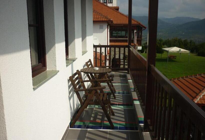 سوئیت با بالکن, Popova Kula Hotel & Winery