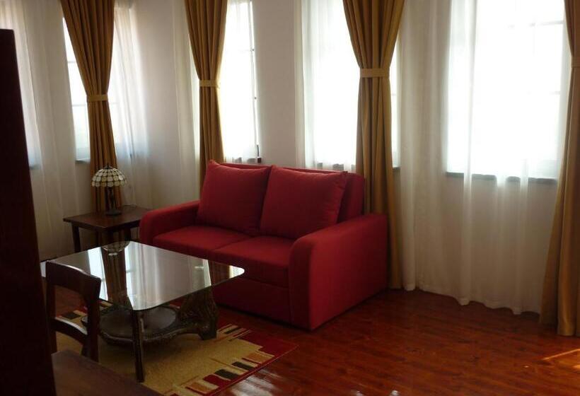 سوئیت با بالکن, Popova Kula Hotel & Winery