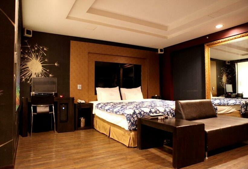 اتاق سه نفره دلوکس با چشم‌انداز دریا, V Motel Songdo