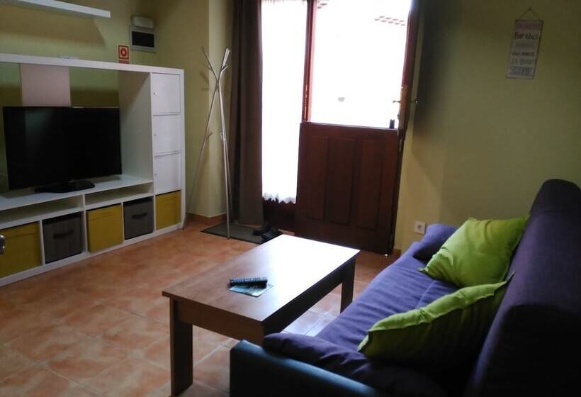 דירת חדר, Y Apartamentos El Camín