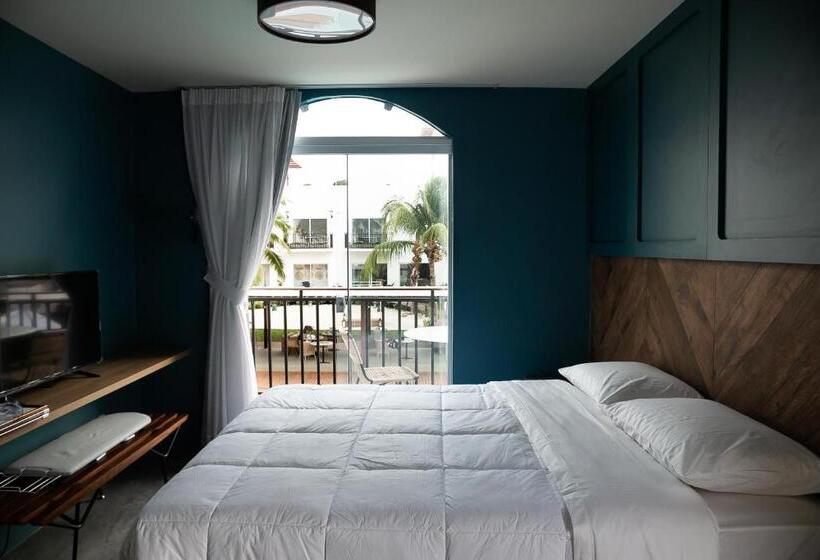 Номер Стандарт с Балконом, Mero Hotel Boutique