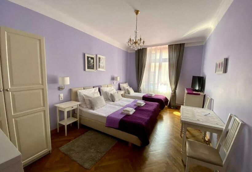 标准三人间, Gołębia 8 Residence